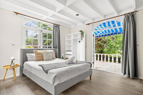 Quaint Queen Room - Convenient Location In Lindfield - Shared Bathroom - Australian Directory 0