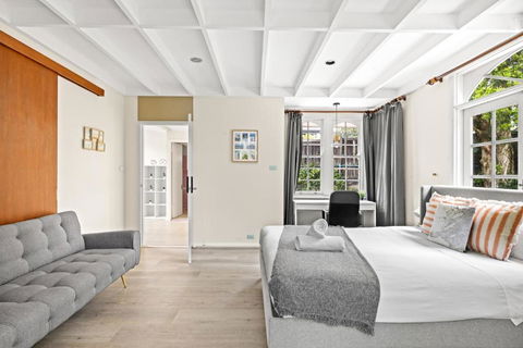 Quaint Queen Room - Convenient Location In Lindfield - Shared Bathroom - Australian Directory 1