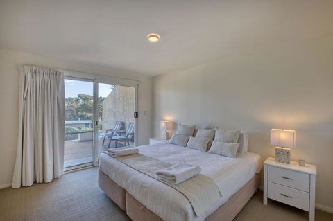 Quarterdeck Apartment - Australian Directory 2