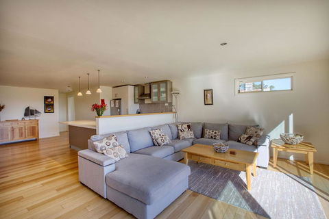 Quarterdeck Apartment - Australian Directory 1