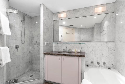 Quay West 2302 Self-Catering - Australian Directory 2