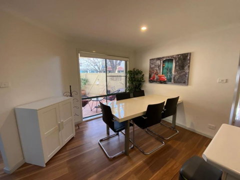 Quiet 2 Bedroom Apt In The Heart Of Old Kingston - Australian Directory 1