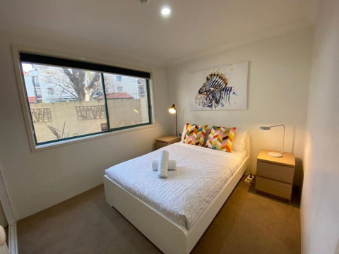 Quiet 2 Bedroom Apt In The Heart Of Old Kingston - Australian Directory 3