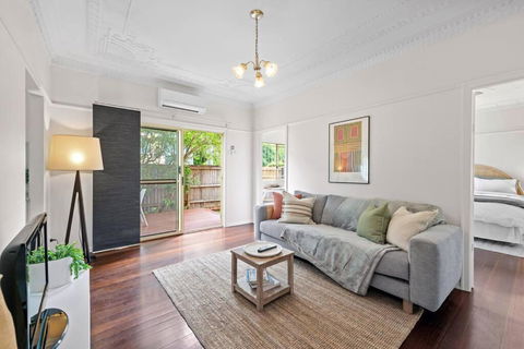 Quiet & Bright Art Deco Apartment By New Farm Park - Australian Directory 0