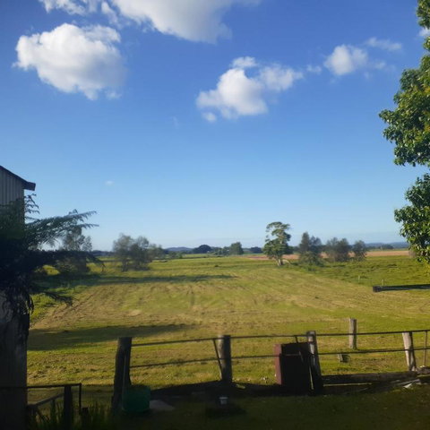 QUIET PROPERTY BY THE RIVER - Australian Directory 1