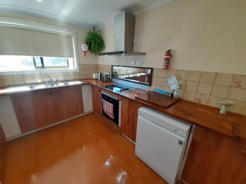 QUIET PROPERTY BY THE RIVER - Australian Directory 3