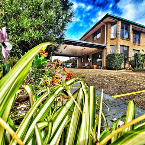 Raceview Motor Inn - Australian Directory 0