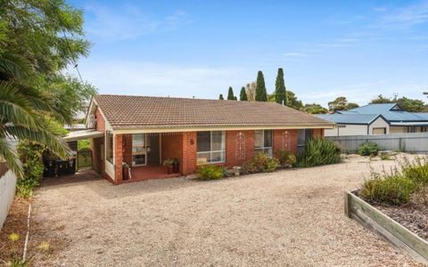 Ratties Residence 6 Carnegie St Port Ellliot - No Linen Included - Australian Directory 2