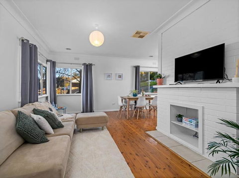 Read Place Retreat - Australian Directory 1