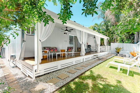 Private Outdoor Spa, Fire Pit, Cinema Room - THE COTTAGE COOLUM BEACH - Australian Directory 2