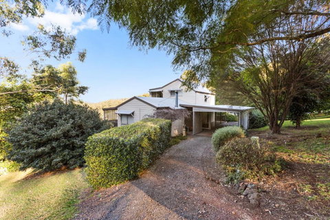 Ravensbourne Escape - Windsong - Australian Directory 2