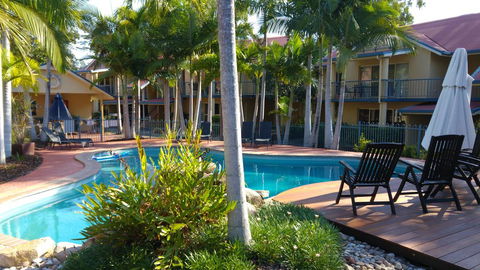 At Beach Court Holiday Villas - Australian Directory 1