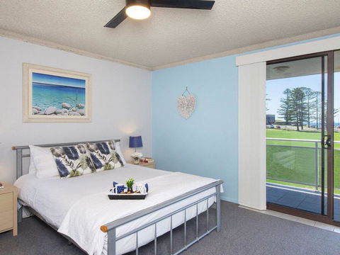 At The Beach - Kiama Surf Beach At Your Doorstep - Australian Directory 2