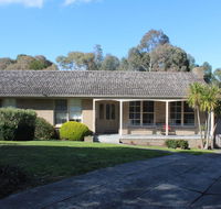 Australian Home Away  Doncaster Grange Park - Australian Directory