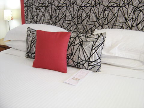 Avaleen Lodge Motor Inn - Australian Directory 0