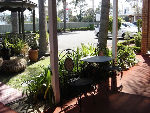 Avaleen Lodge Motor Inn - Australian Directory 2