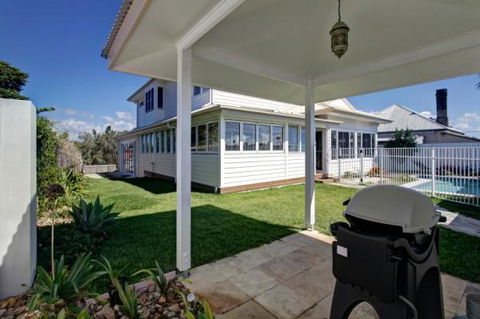 Away On Seaview Street - Australian Directory 3