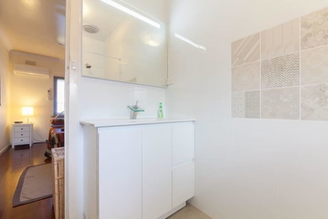 B7 Close To UWA, Swan River, Cafes And The New Children's Hospital - Australian Directory 0