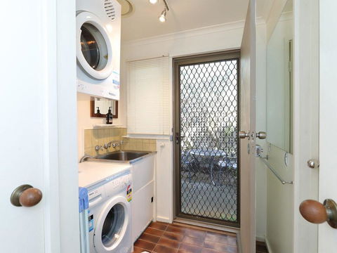 Back Beach Hideaway - Australian Directory 2