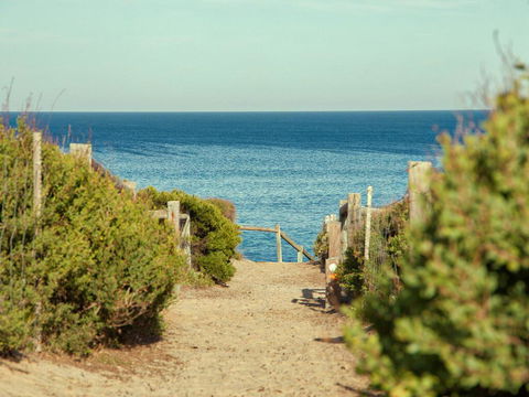 Back Beach Hideaway - Australian Directory 3