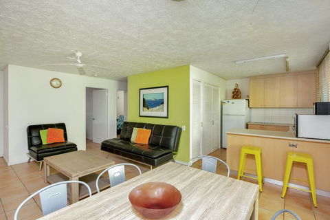 Baden 35 - Rainbow Shores, Walk To Beach, Pools, Tennis Court - Australian Directory 1