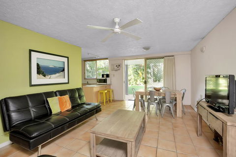Baden 35 - Rainbow Shores, Walk To Beach, Pools, Tennis Court - Australian Directory 0