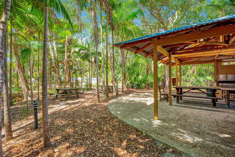 Baden 70 - Rainbow Shores, Ground Floor, Air Con, Overlooking Lap Pool - Australian Directory 1