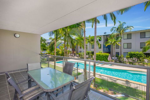 Baden 72 - Rainbow Shores, Stroll To The Beach, Air Con, Swimming Pools - Australian Directory 0