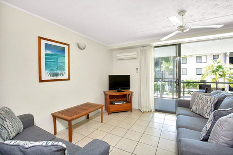 Baden 72 - Rainbow Shores, Stroll To The Beach, Air Con, Swimming Pools - Australian Directory 1