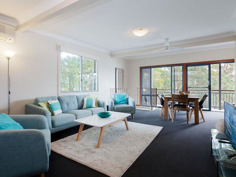 Baggies On Dutchies', 9 Burbong Street - Large House With Aircon, Boat Parking & Waterviews - Australian Directory 1