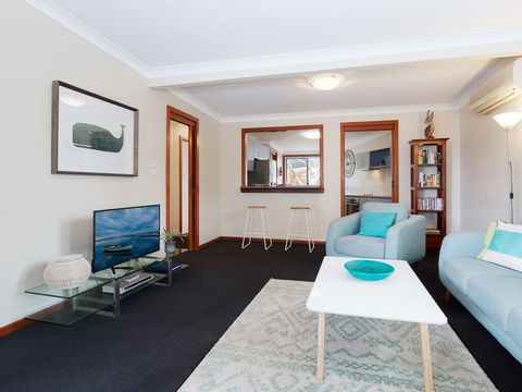 Baggies On Dutchies', 9 Burbong Street - Large House With Aircon, Boat Parking & Waterviews - Australian Directory 3