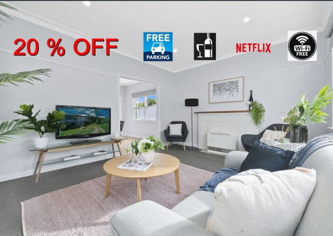 BALLARAT CLOSE 2 CBD + HOSPITAL+3BR HOME+NETFLIX + WiFi + Gift - Australian Directory 0