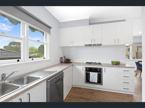 BALLARAT CLOSE 2 CBD + HOSPITAL+3BR HOME+NETFLIX + WiFi + Gift - Australian Directory 3