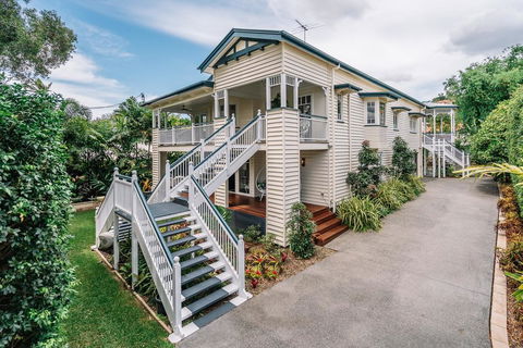 Balmoral Queenslander - Australian Directory 0