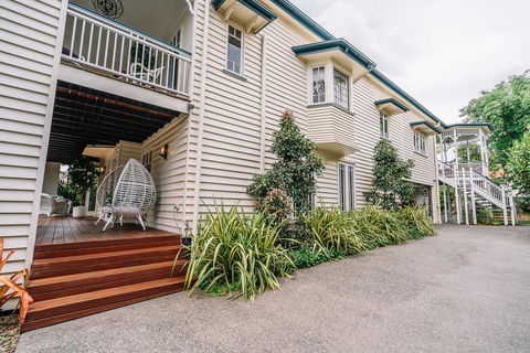 Balmoral Queenslander - Australian Directory 1