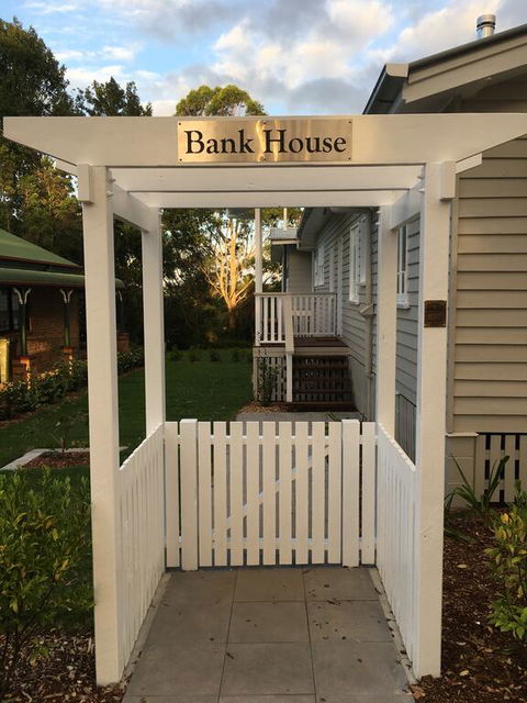Bank House Tamborine Mountain - Australian Directory 3