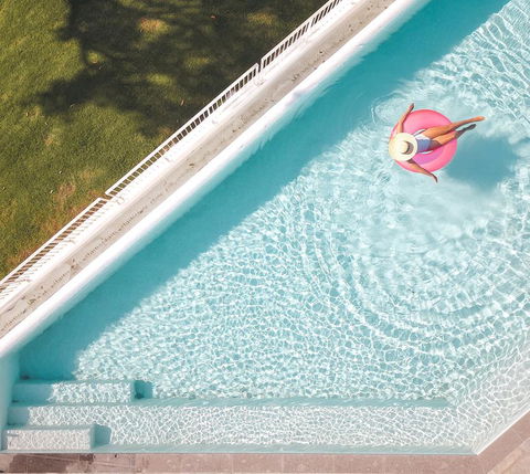 Bannisters Port Stephens - Australian Directory 1
