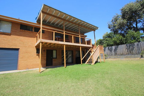 BARRELS AT BOOMERANG - Australian Directory 3