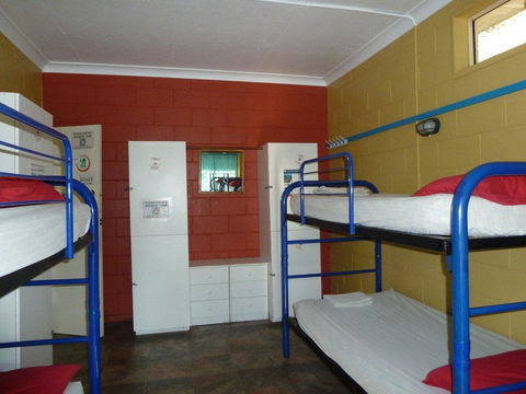 Bateman Bay Holiday Park & Batemans Bay YHA - Australian Directory 1