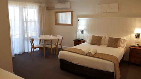 Bathurst Gold Panner - Australian Directory 0