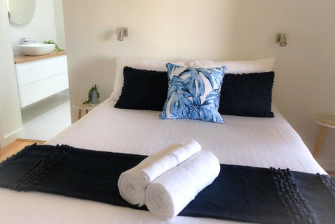 BAY OF FIRES BEACH SHACK Ocean Views From A Modern Beachhouse - Australian Directory 1