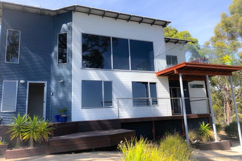 BAY OF FIRES BEACH SHACK Ocean Views From A Modern Beachhouse - Australian Directory 0
