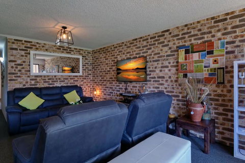 Bay Parklands, Unit 27/2 Gowrie Avenue - Australian Directory 1