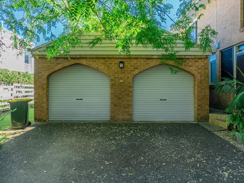 Beach Chalet 3 - Australian Directory 1