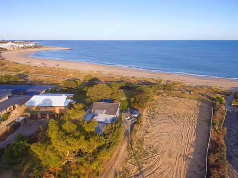 Beach Cottage In The Heart Of Mandurah - Australian Directory 0