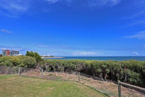 Beach Cottage In The Heart Of Mandurah - Australian Directory 3