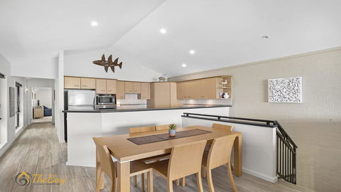 Beach House 72A Marine Drive - Fingal Bay - Australian Directory 3