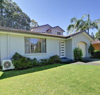 Beach House' 8 Mistral Close - large house with aircon - Australian Directory