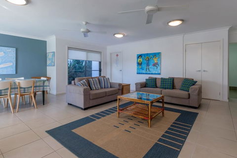 Beach House, Pacific Road, 1/20 - Australian Directory 3
