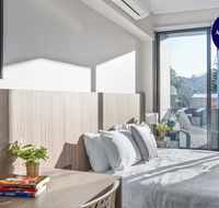 BEACH LOCATION STUDIO // CLOVELLY 4 - Australian Directory